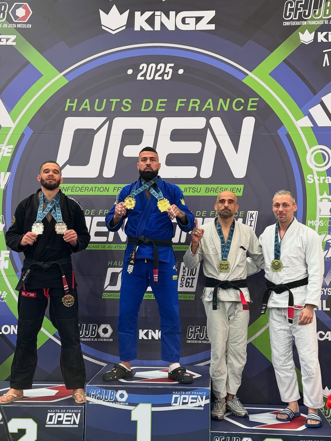 Anthony Albertini sur la première marche du podium du Championnat de France CFJJB